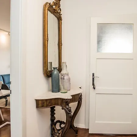 Retro Living Apartament Split
